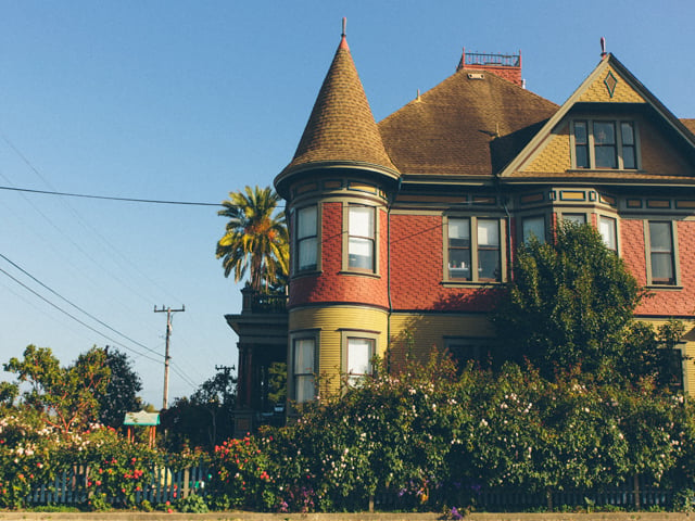 Cliff Street Historic homes and self guided walking tours. This historic home is on Cliff Street in Santa Cruz.